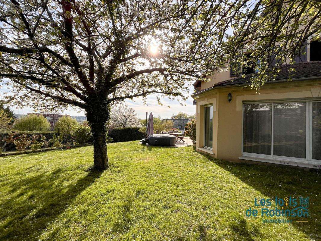 Maison à VERRIERES-LE-BUISSON