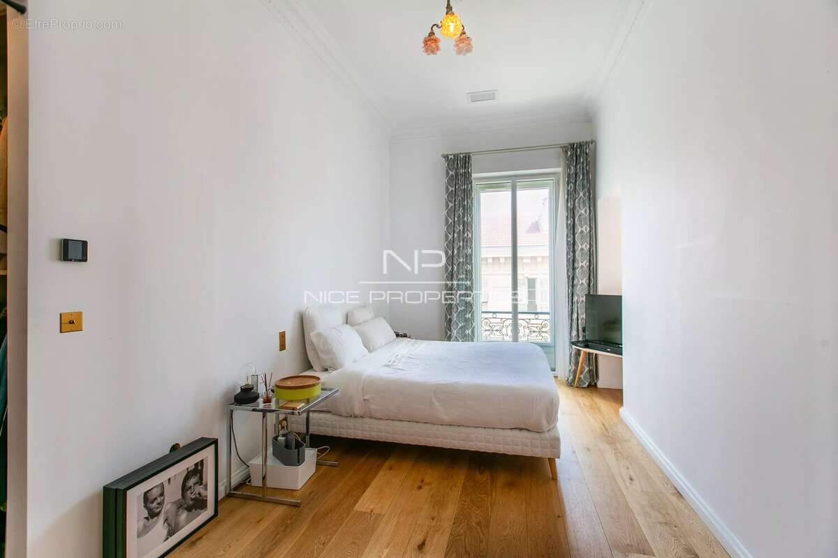 Nice Carré d'Or, splendide 4 pièces rénové et climatisé en dernier étage - photo 15