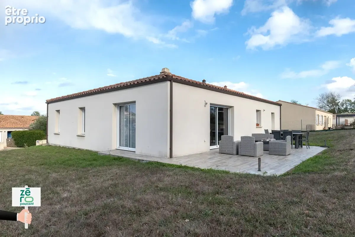 A Bessay, Construction 2017, 3 chambres, garage et jardin arboré de 1 000 m2 - photo 3