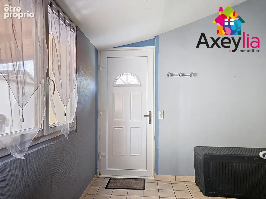 A vendre - roanne - maison avec cour et garage - photo 2
