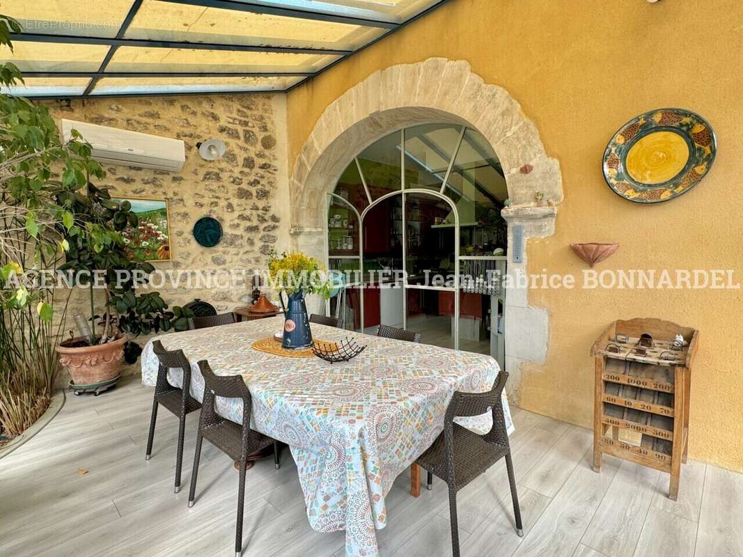 Maison à SAINT-RESTITUT