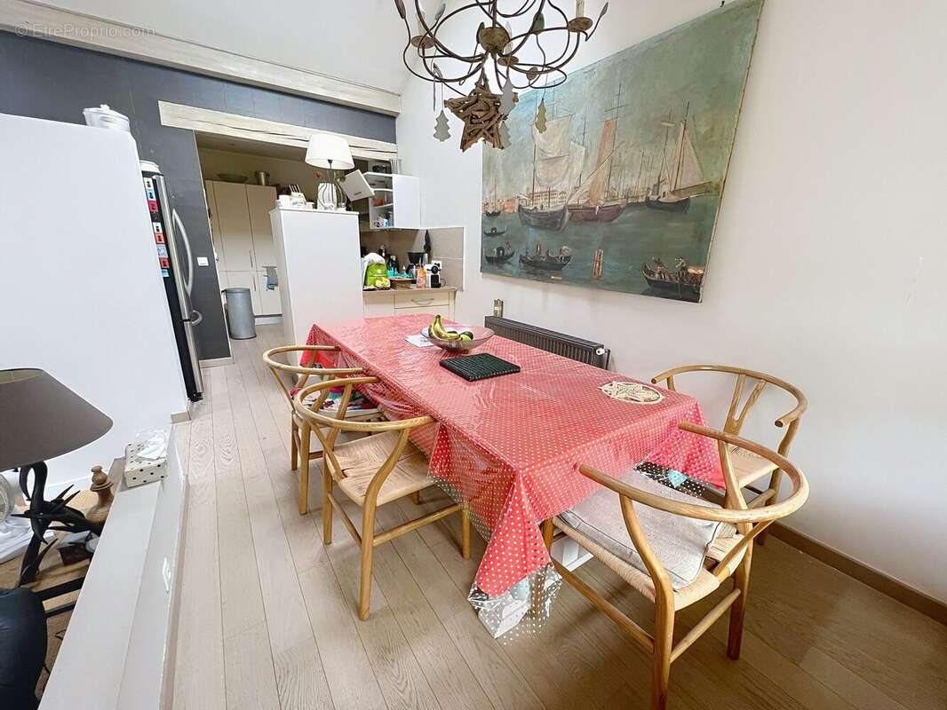 Maison à MARNES-LA-COQUETTE