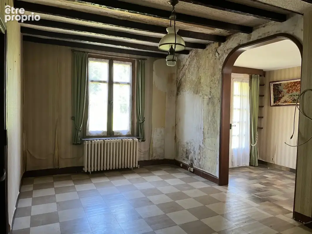 Coussac Bonneval Proche commerces, maison 5 pièces à rénover, garage et jardin. - photo 7