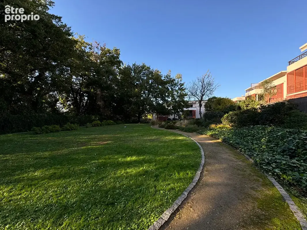 A vendre - 3 pieces - nice corniche fleurie - terrasse d'angle 22 m² - dernier étage - piscine & parc privé - parking privatif e - photo 18