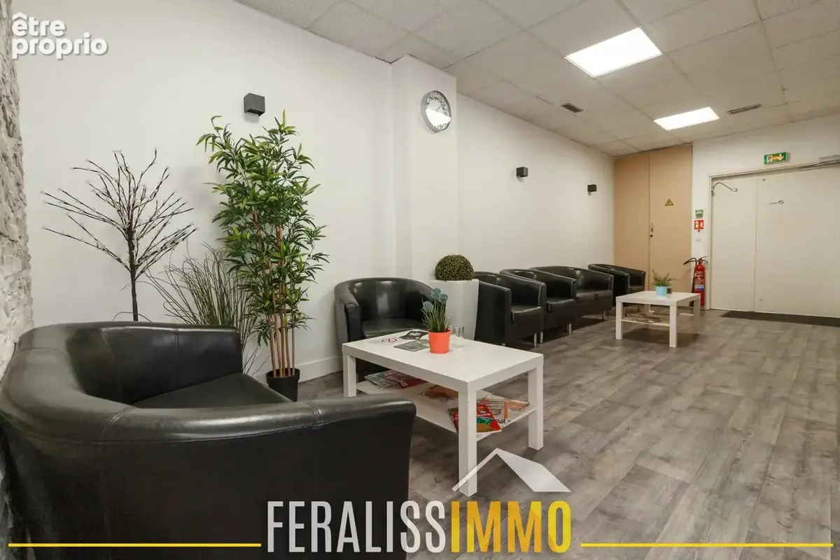 Cergy Préfecture Bureaux 265 m2 rendement élevé ! - photo 6