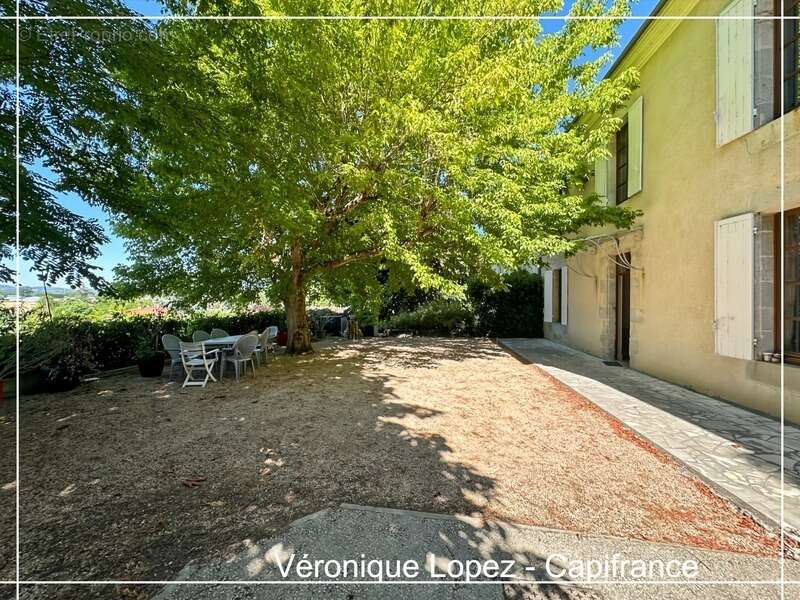 Agen, à seulement 6kms, authentique maison en pierre de 203m² avec grand terrain, garage et cave - photo 16