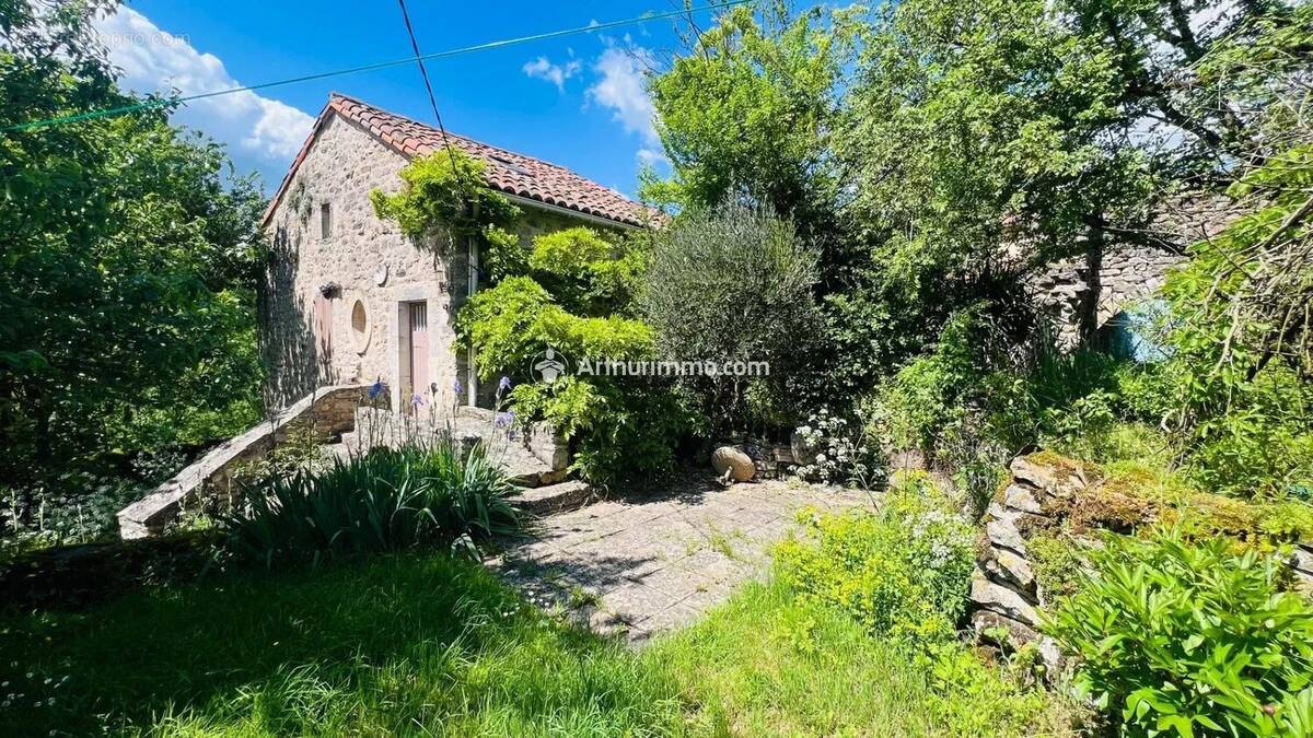 Maison à SAINTE-EULALIE-DE-CERNON