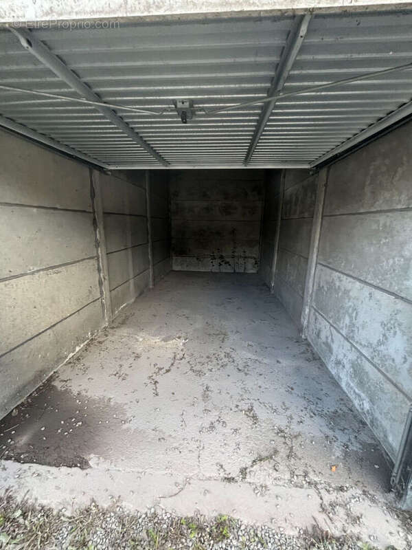 Parking à HELLEMMES-LILLE