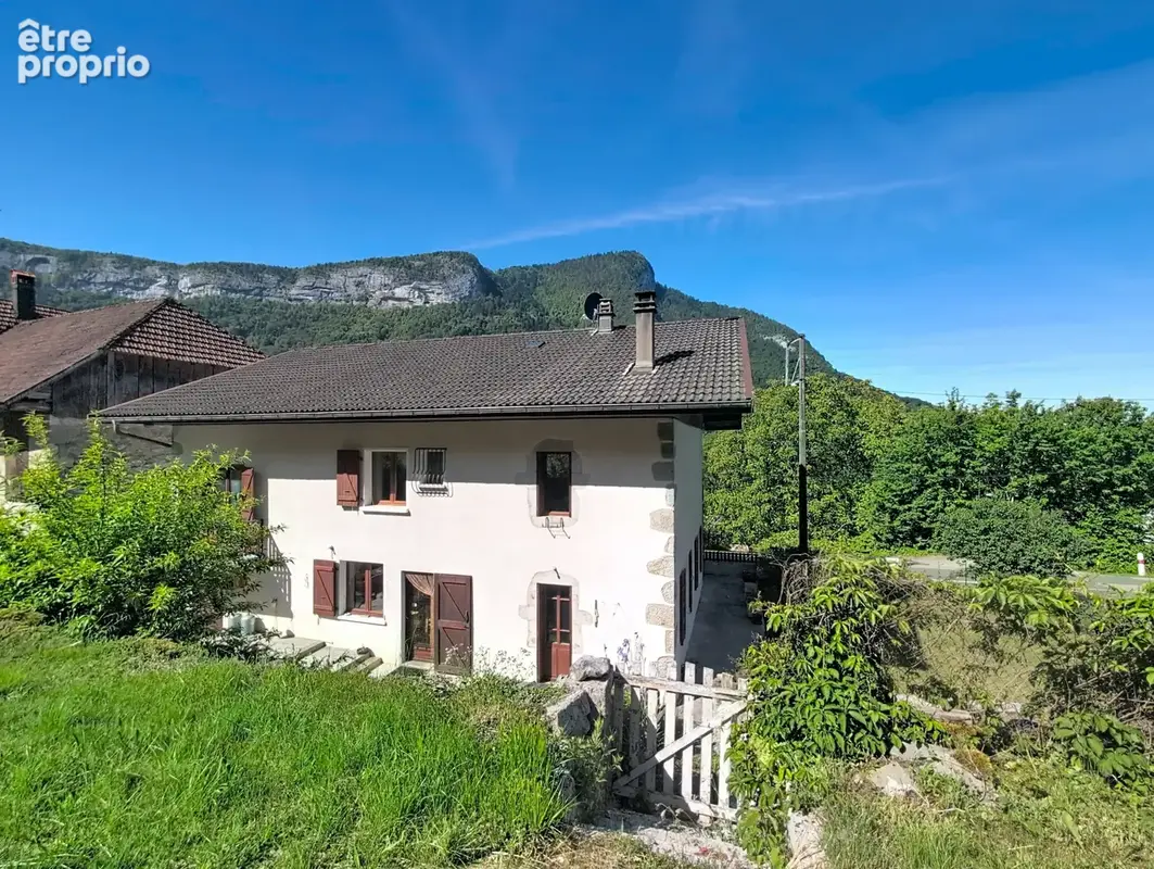Entre Annecy et Aix-les-Bains,  maison familiale avec jardin, dépendances et beau potentiel - photo 3