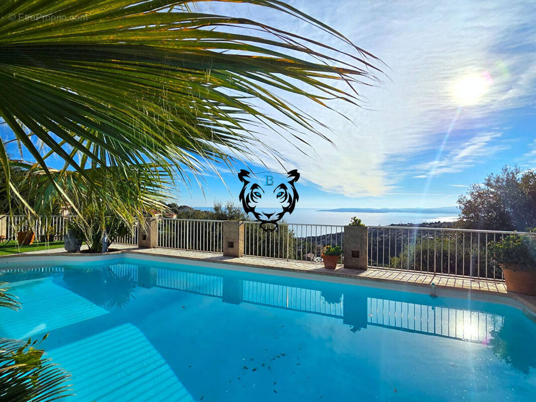 Maison à LES ISSAMBRES