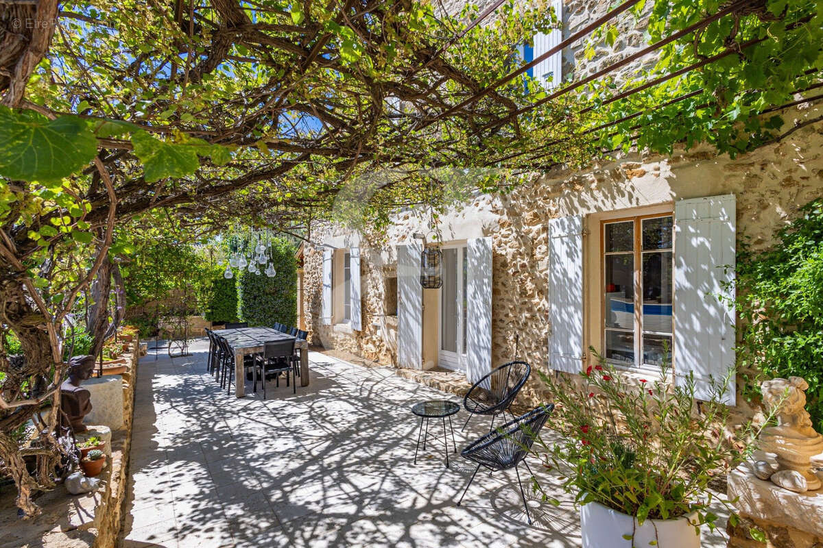 Maison à UCHAUX