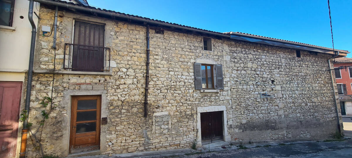 Maison à NEUVILLE-SUR-AIN