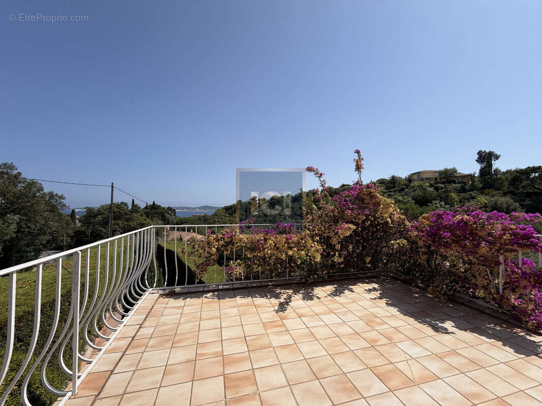 Maison 175 m² à Grimaud  - photo 3