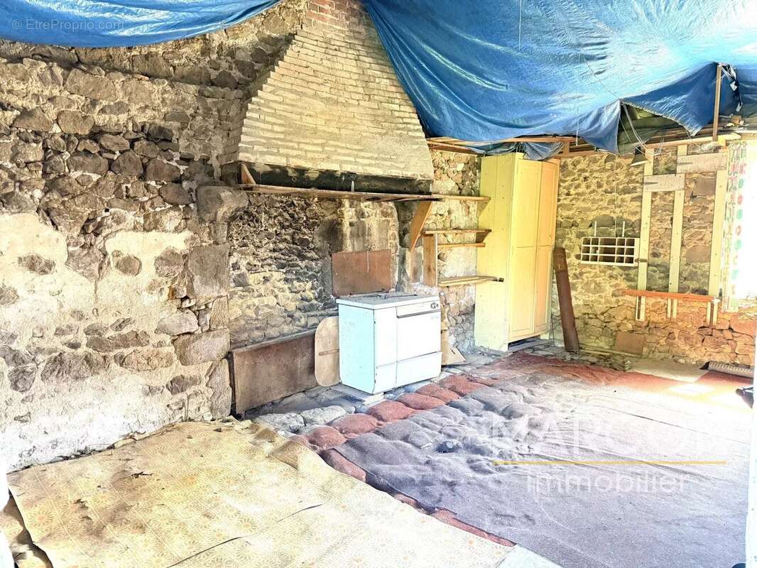 Maison à MONTAIGUT-LE-BLANC