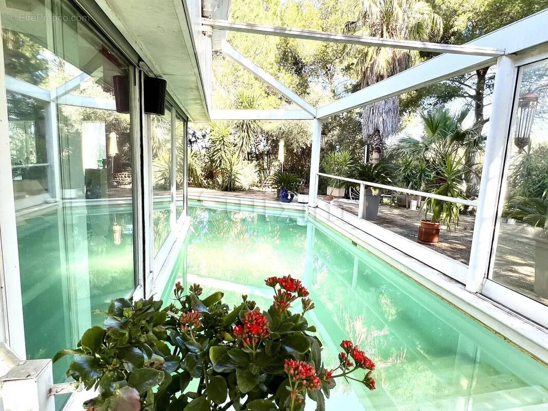 Maison à VESTRIC-ET-CANDIAC