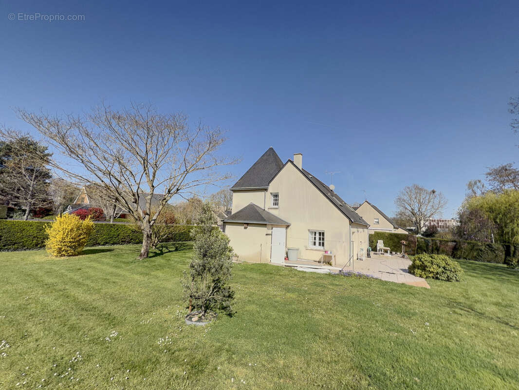 Maison à SAINT-BARTHELEMY-D'ANJOU