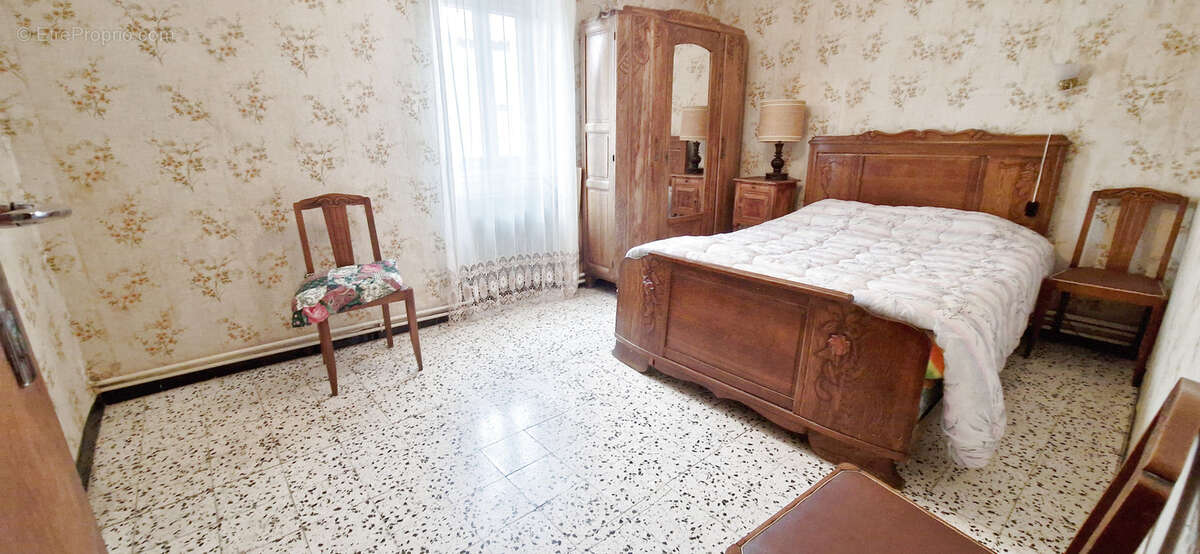 Maison à SAINT-JULIEN-LES-ROSIERS