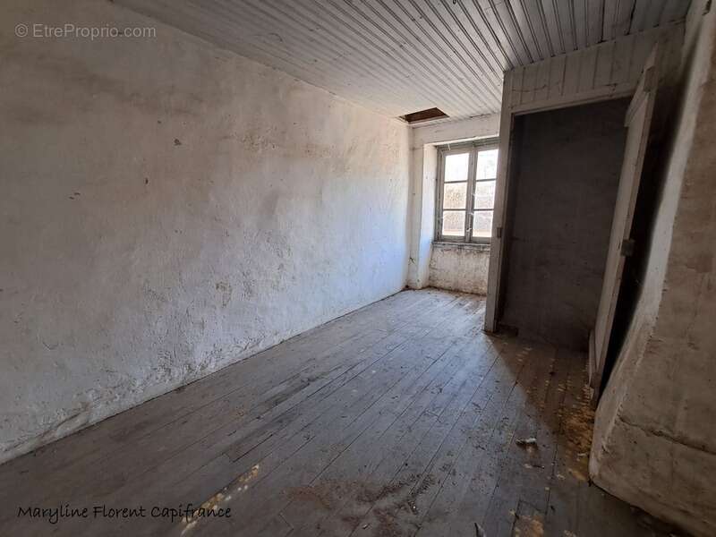 Batisse de caractère en pierre à rénover  SAUVAGNAT SAINTE MARTHE (63) - photo 9