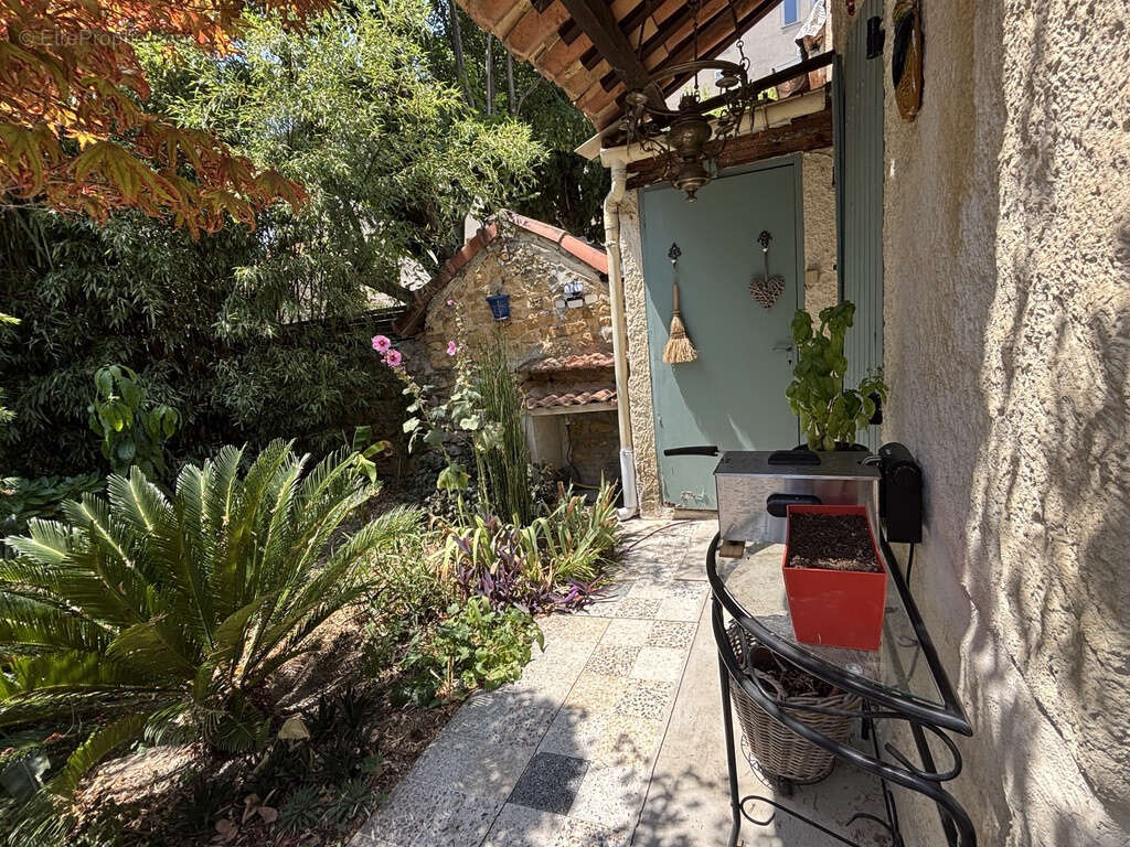 Maison de plain pied, centre ville Orange, 53 m2 habitables, sur terrain constructible de + de 500 m2 - photo 6