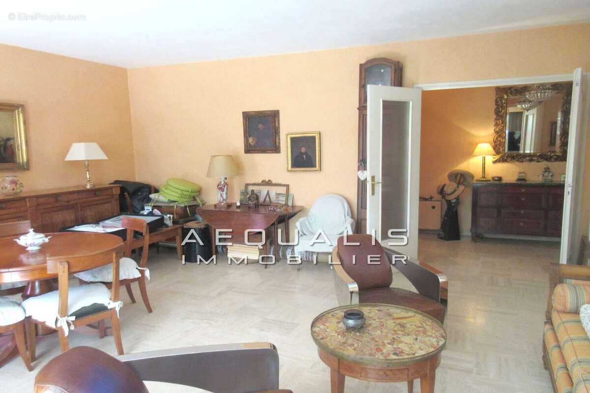 Appartement à SAINT-LAURENT-DU-VAR