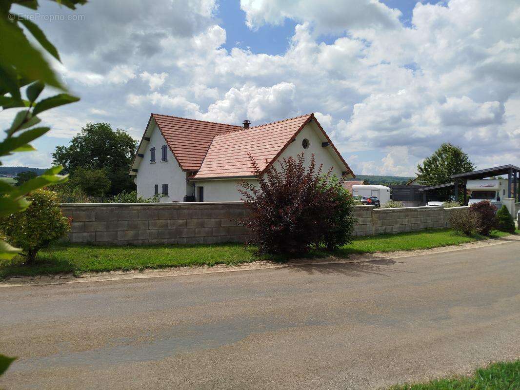 Maison à NEUREY-LES-LA-DEMIE