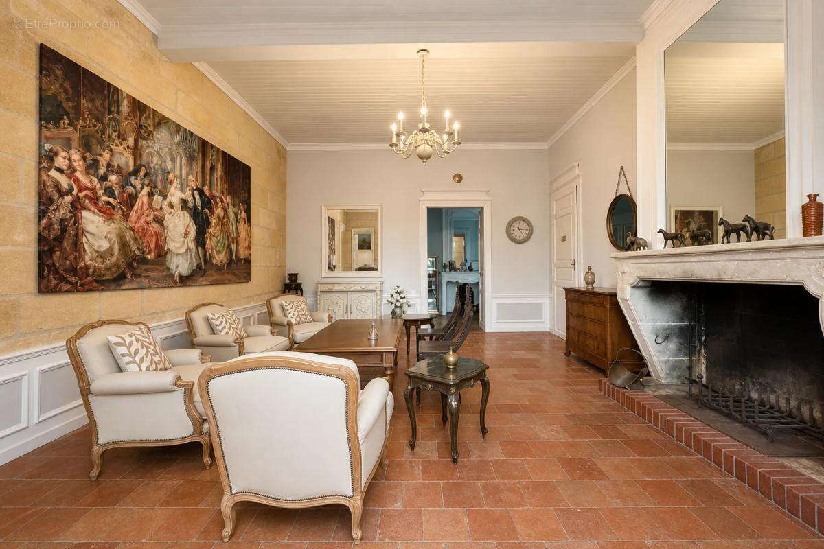 Maison de 20 pièces de 500 m² à Ambarès-et-Lagrave - photo 4