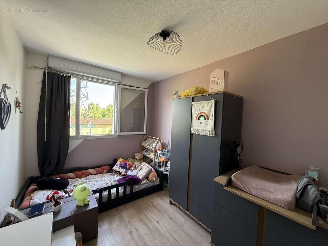En exclusivité ! Grand T3 de 75 m2 avec ascenseur, terrasse et parking proche de toutes commodités !!! - photo 8