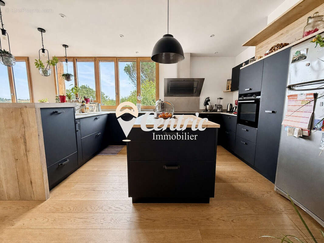 Maison 274 m² à Argenton-Chateau  - photo 3
