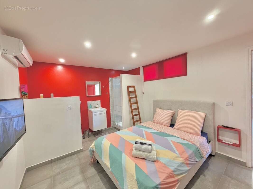 À vendre – Villa T11 d'exception avec piscine, jacuzzi et fort potentiel locatif – Mont-Vert-les-Bas (Saint-Pierre) - photo 21