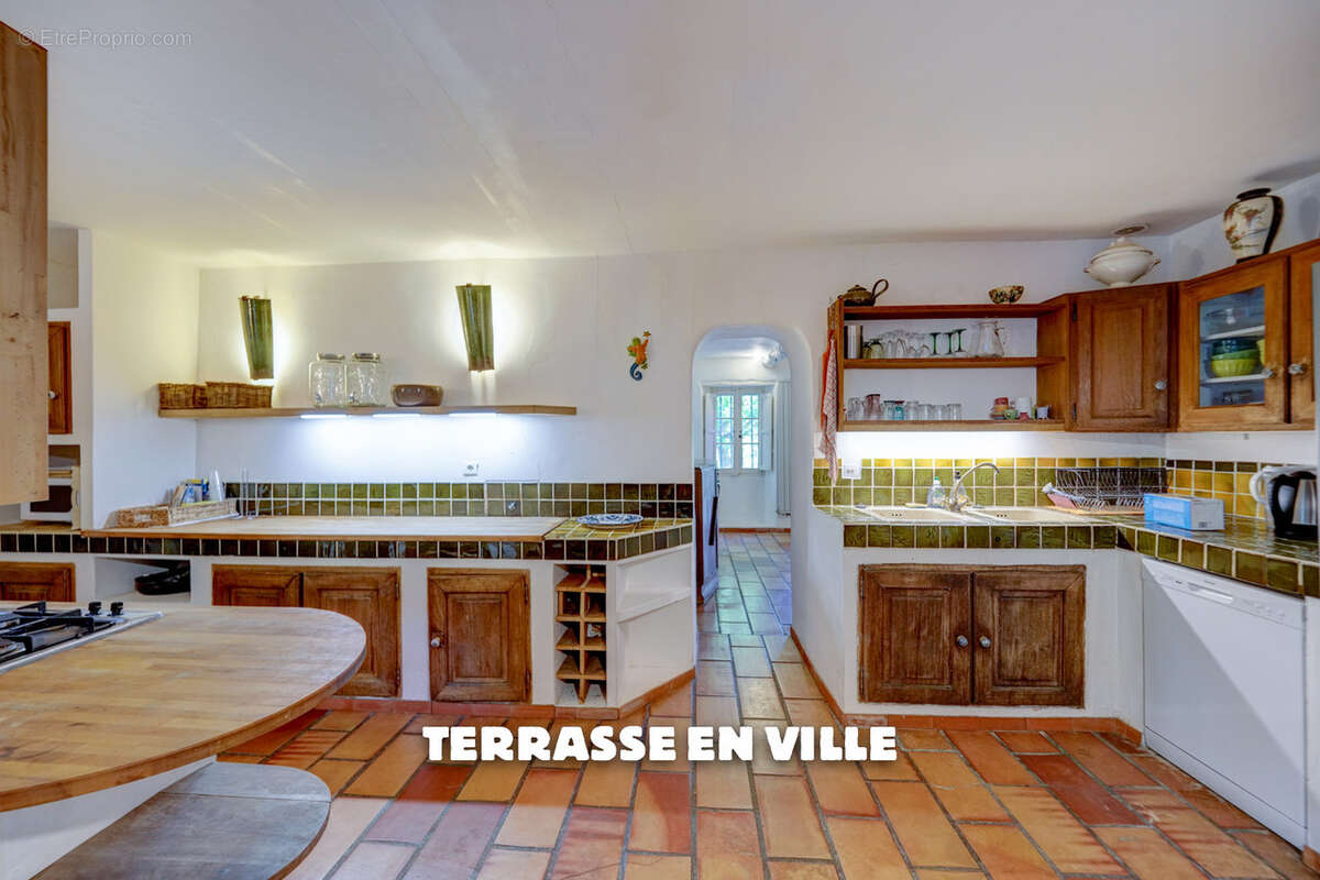 Maison à ENTRECASTEAUX