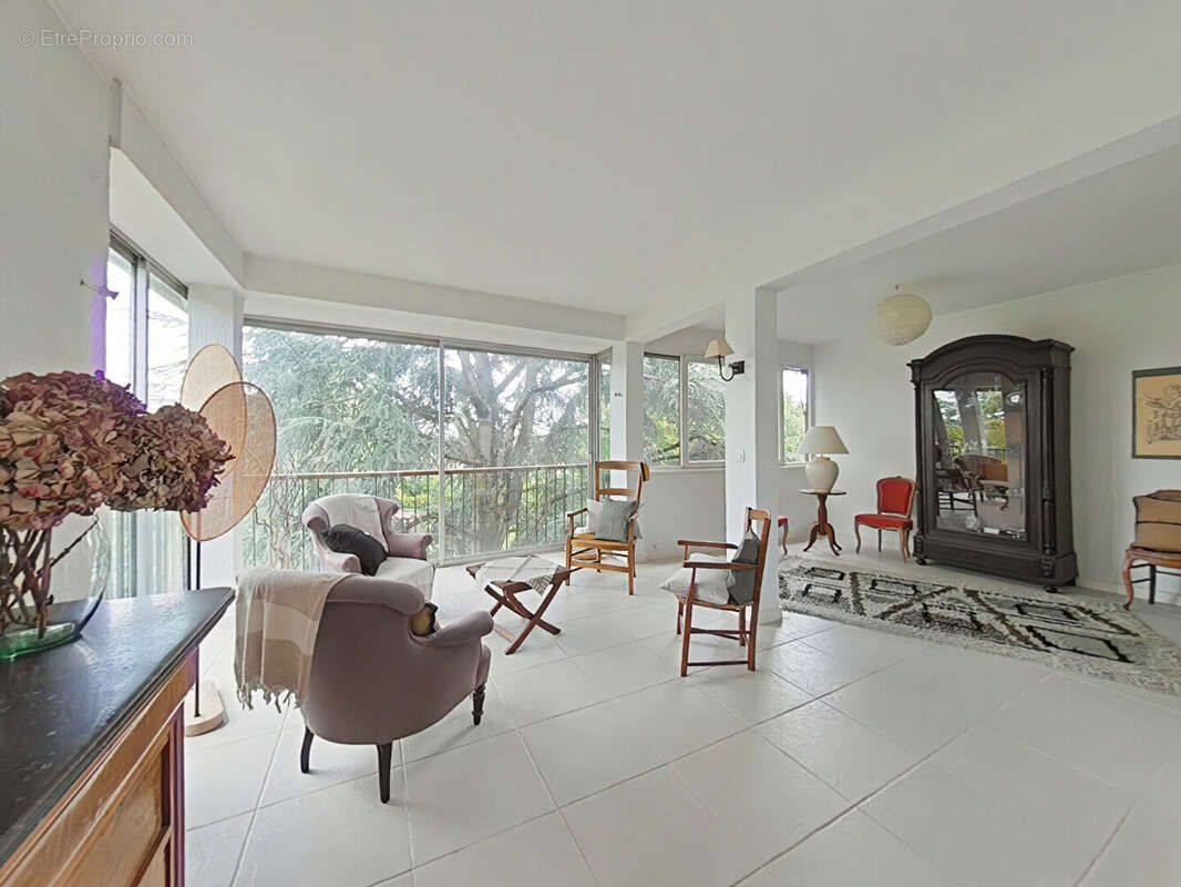 Appartement à FONTENAY-LE-FLEURY