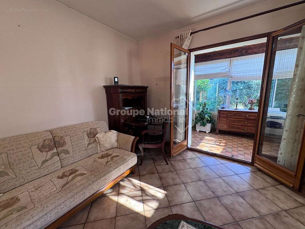 À vendre Châteaurenard Maison 4 chambres possible, jardin 600 m², spa, garage, quartier résidentiel - photo 12