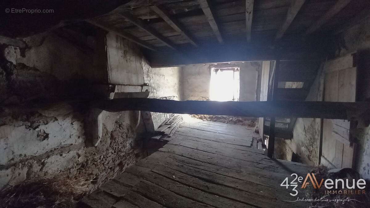 Maison à SAINT-ROMAIN-EN-JAREZ