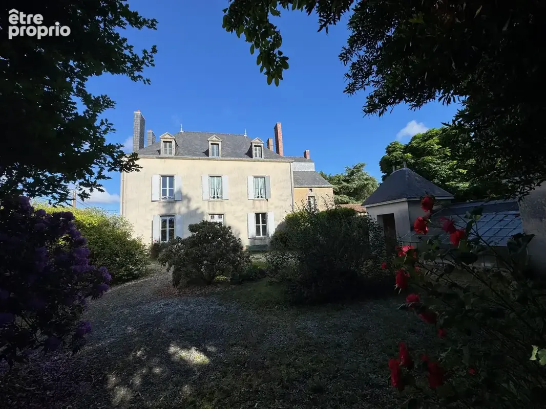 Maison 253 m² à Breuil-Barret  - photo 2