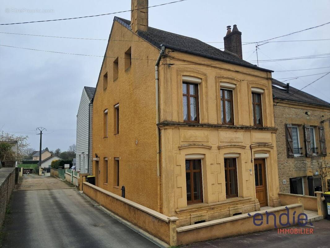 Maison à VIVIER-AU-COURT