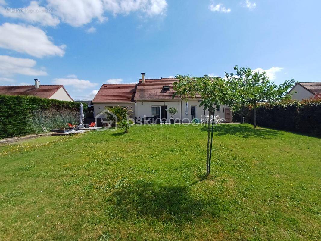 Villandry – Belle maison familiale de 144 m² avec 5 chambres, jardin et terrasse plein sud - photo 1