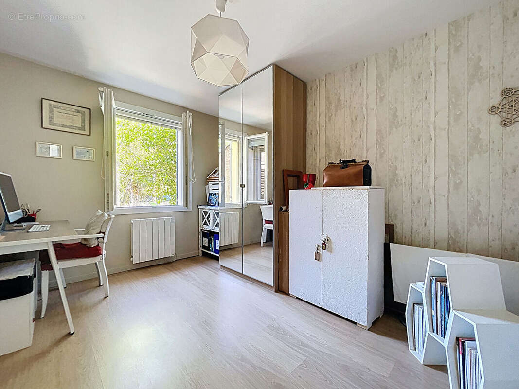 Maison à LE PUY-SAINTE-REPARADE