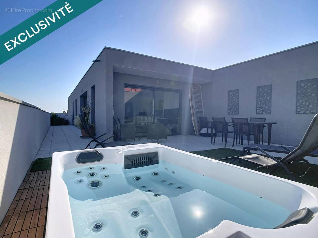 Photo 1 - Appartement à PAREMPUYRE