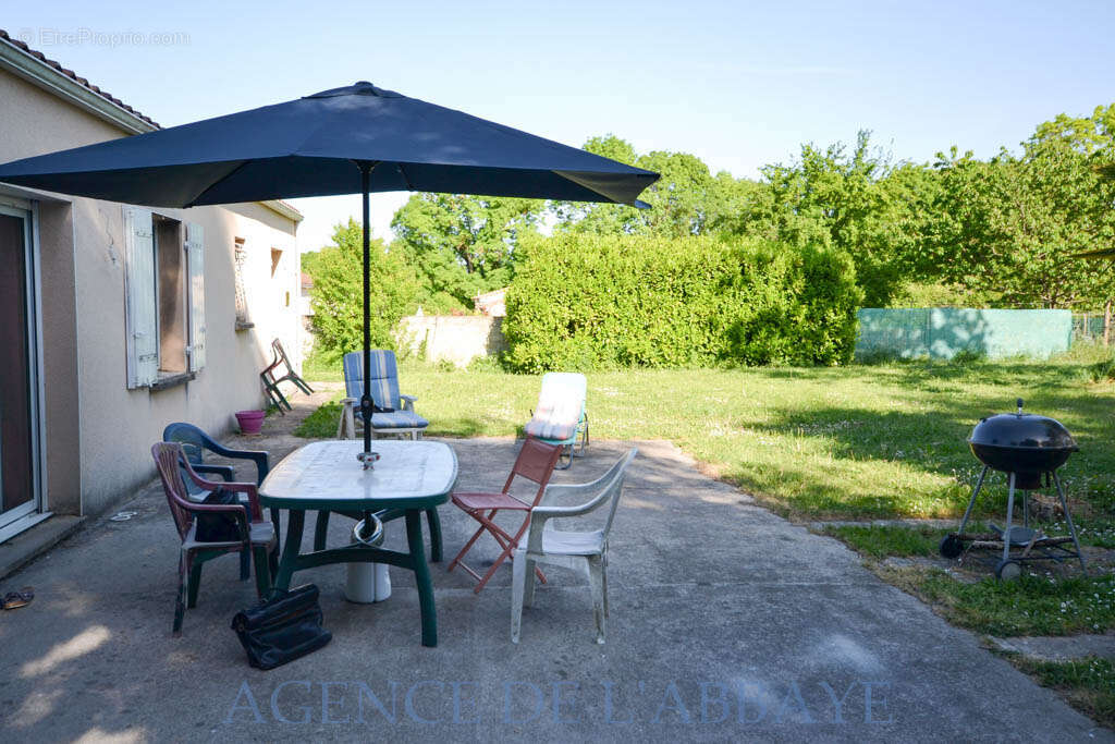 Maison à BRIVES-SUR-CHARENTE