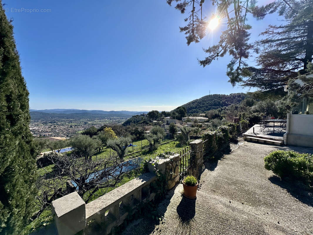 Maison à SOLLIES-VILLE