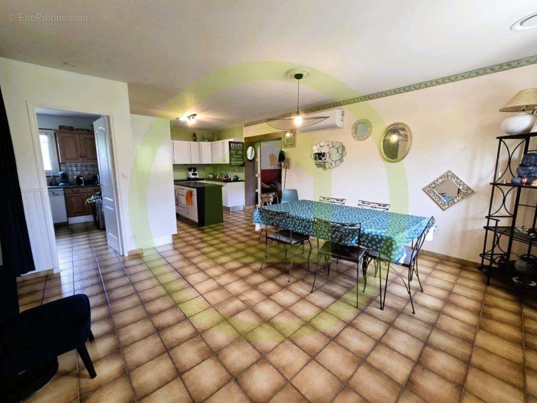 Maison à SAINT-BONNET-SUR-GIRONDE