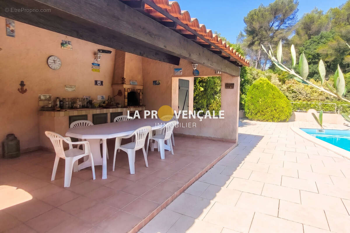Maison 150 m² à Greasque  - photo 4