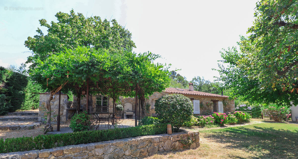 Maison à TOURRETTES