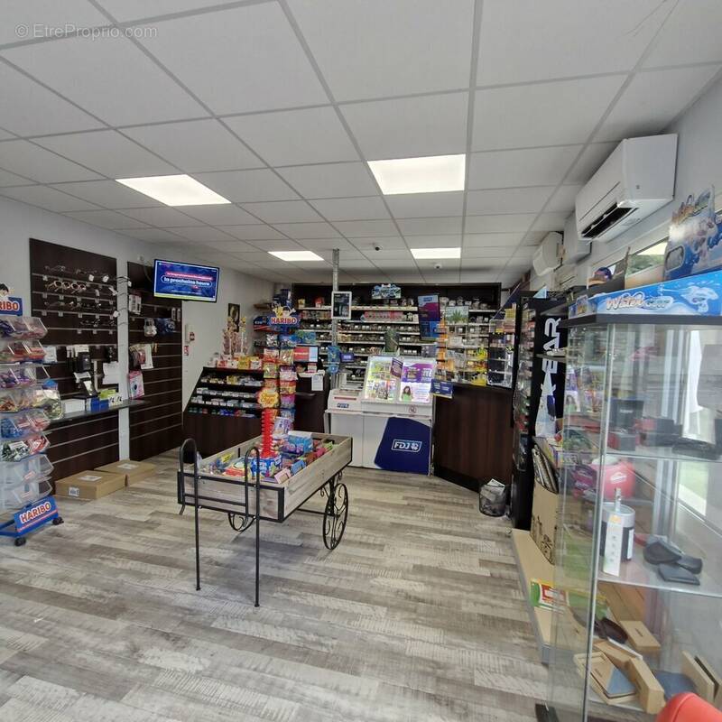 Commerce à LES ECHELLES