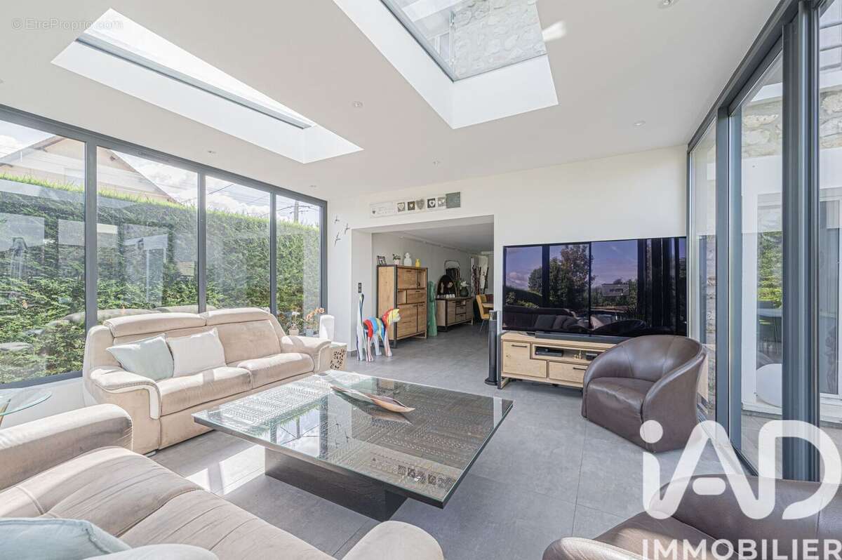 Maison 188 m² à Lagny-Sur-Marne  - photo 2