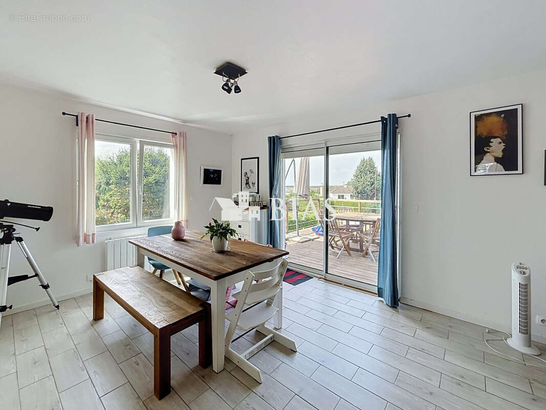 Maison 170 m² à Saint-Ouen-Du-Tilleul  - photo 3