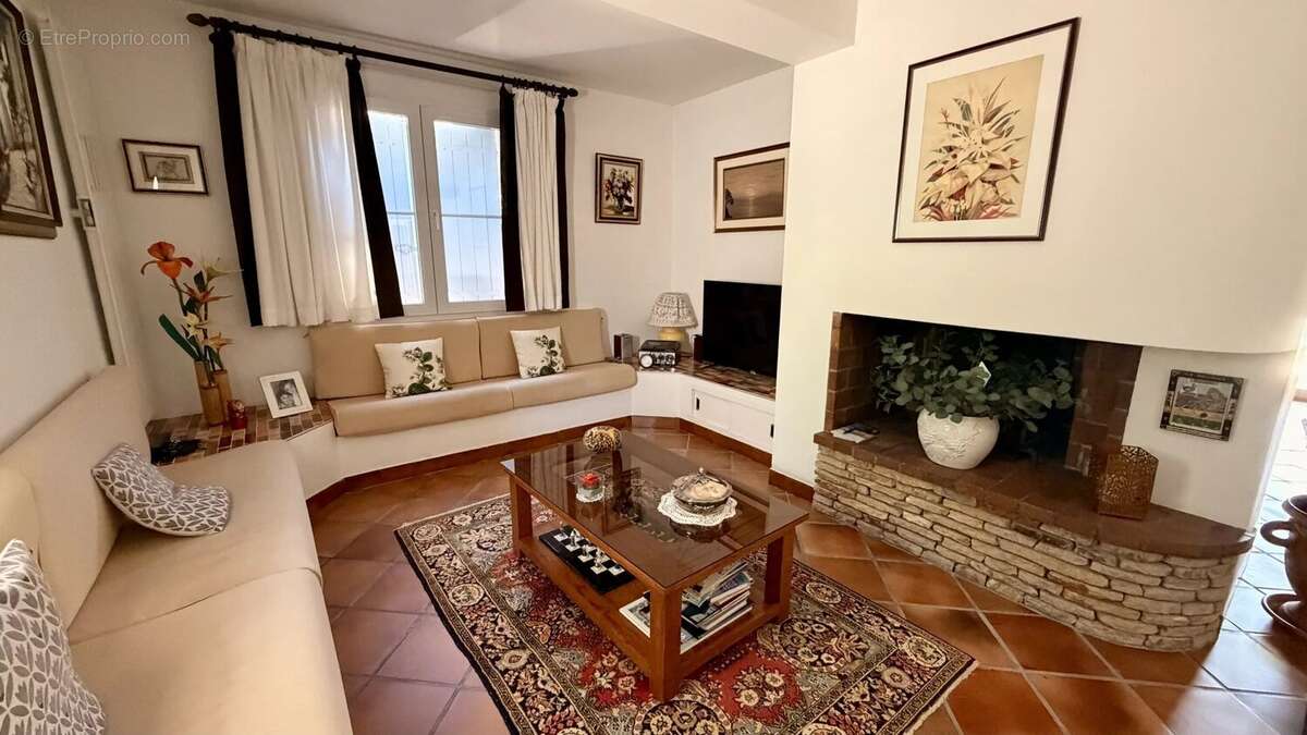 Maison 172 m² à Vitrolles  - photo 8