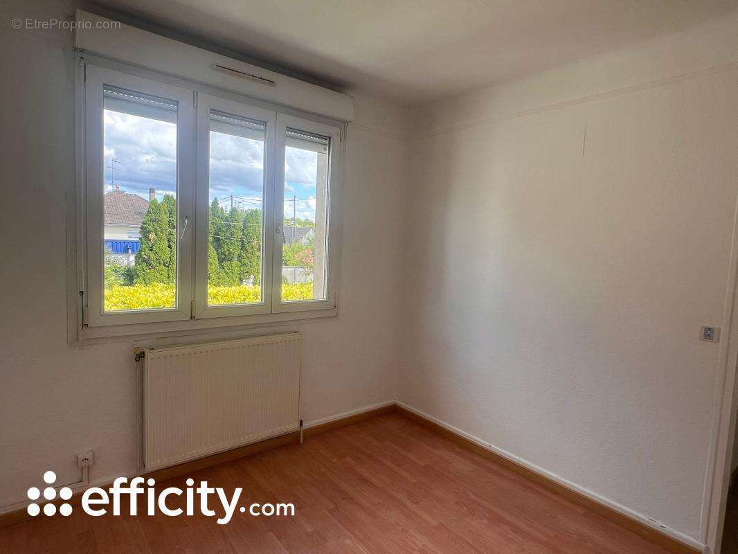 Maison 90 m² à La Riviere-De-Corps  - photo 10