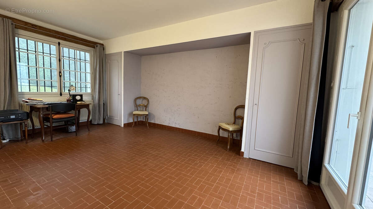 Maison à PUGNY-CHATENOD