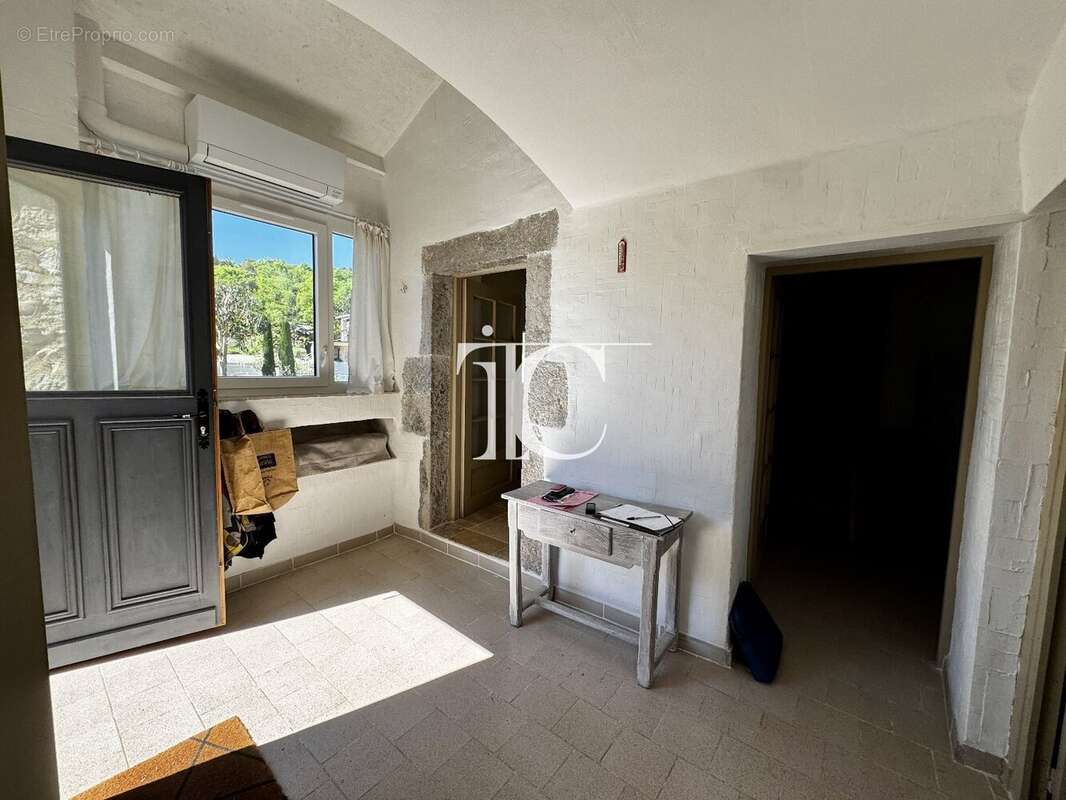 Maison à BERRIAS-ET-CASTELJAU